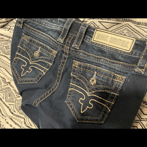 Women’s Rock Revival Alivia Straight Stretch Jeans - Picture 2 of 3